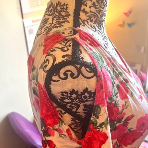 Floral V-Neck Top w/ open sleeves - Picture 4 of 7